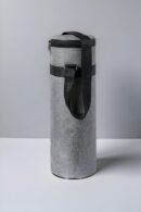 Nevera de Tela Portátil Isotérmica Cilíndrica  – Compacta con Bandolera y Cierre de Cremallera