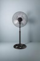 Ventilador de Pie Compacto 37 W – Silencioso, Potente y de Diseño Metálico