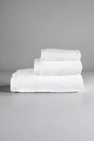 Pack 3 toallas lisas blancas, incluye toallas para bidé, lavabo y baño.
